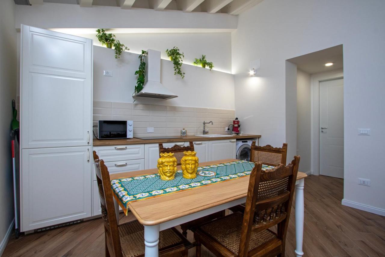 Cortile Del Greco Apartments Palermo Bagian luar foto